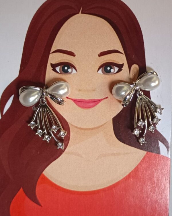Pearl bow earrings