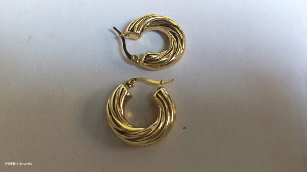 Gold Swril Earring