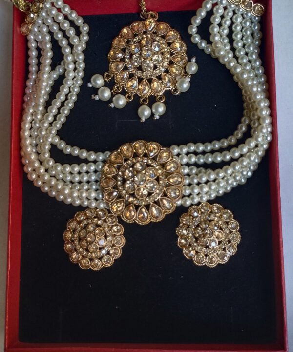 Regal Pearl Kundan Choker